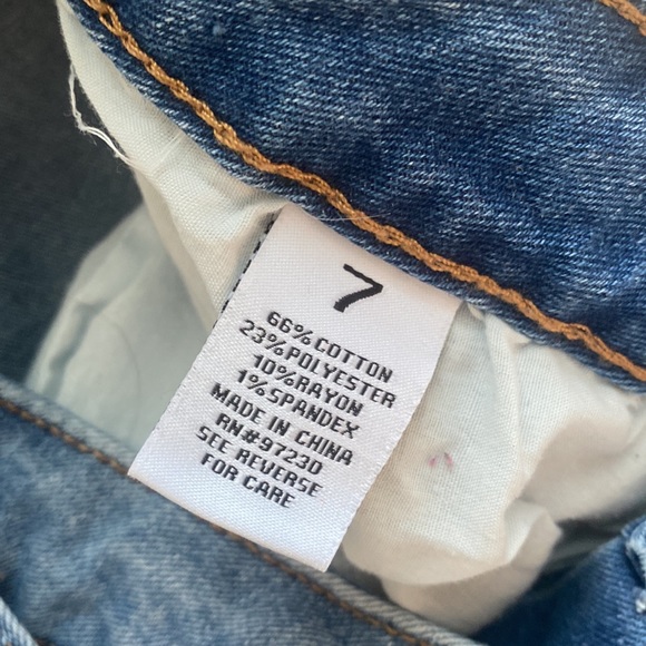 Almost Famous Juniors Size 7 Skinny Jeans with 2 Skinny Belts. Can be removed. - Picture 5 of 9